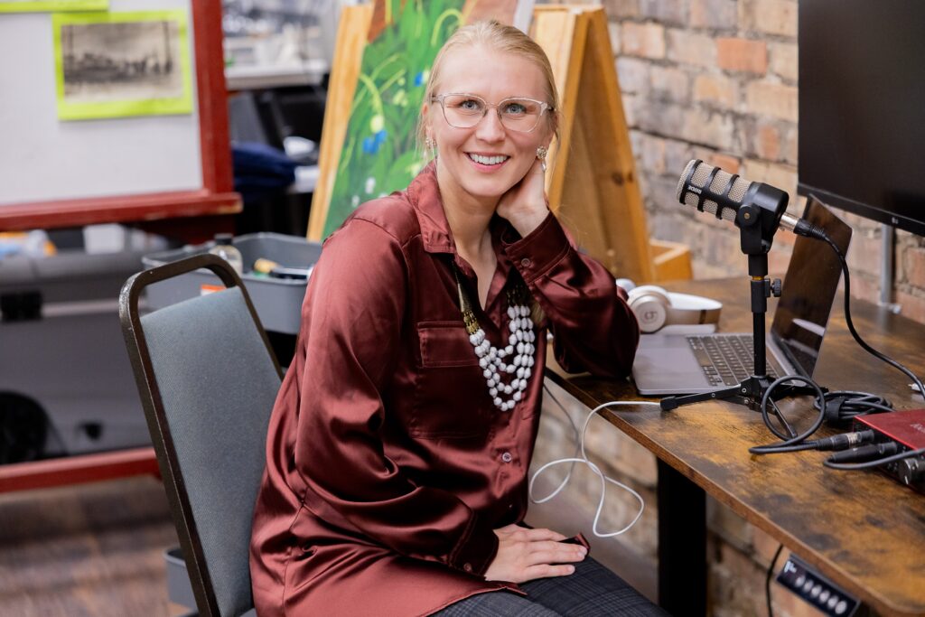 Rebekkah Anderson headshot podcasting
